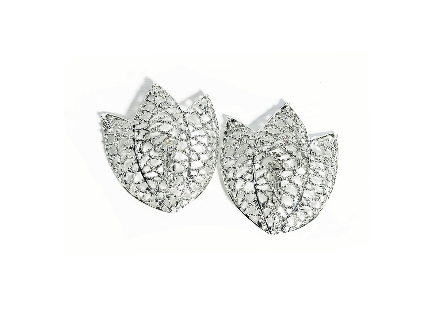 Vintage Emmons Flower in Filigree Clip on Earrings