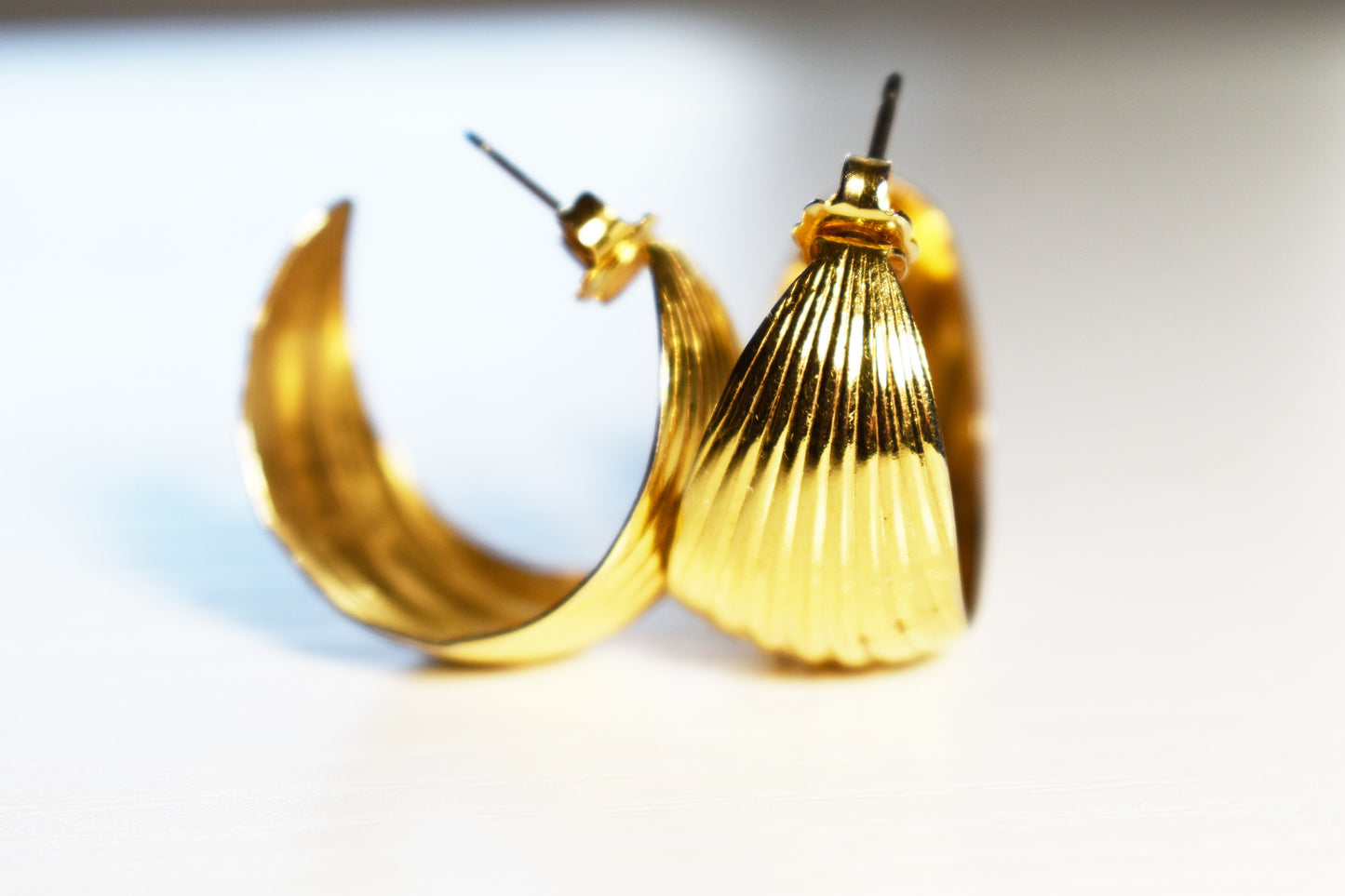 Vintage Ribbed Gold Tone Hoops