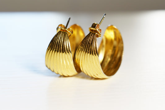 Vintage Ribbed Gold Tone Hoops