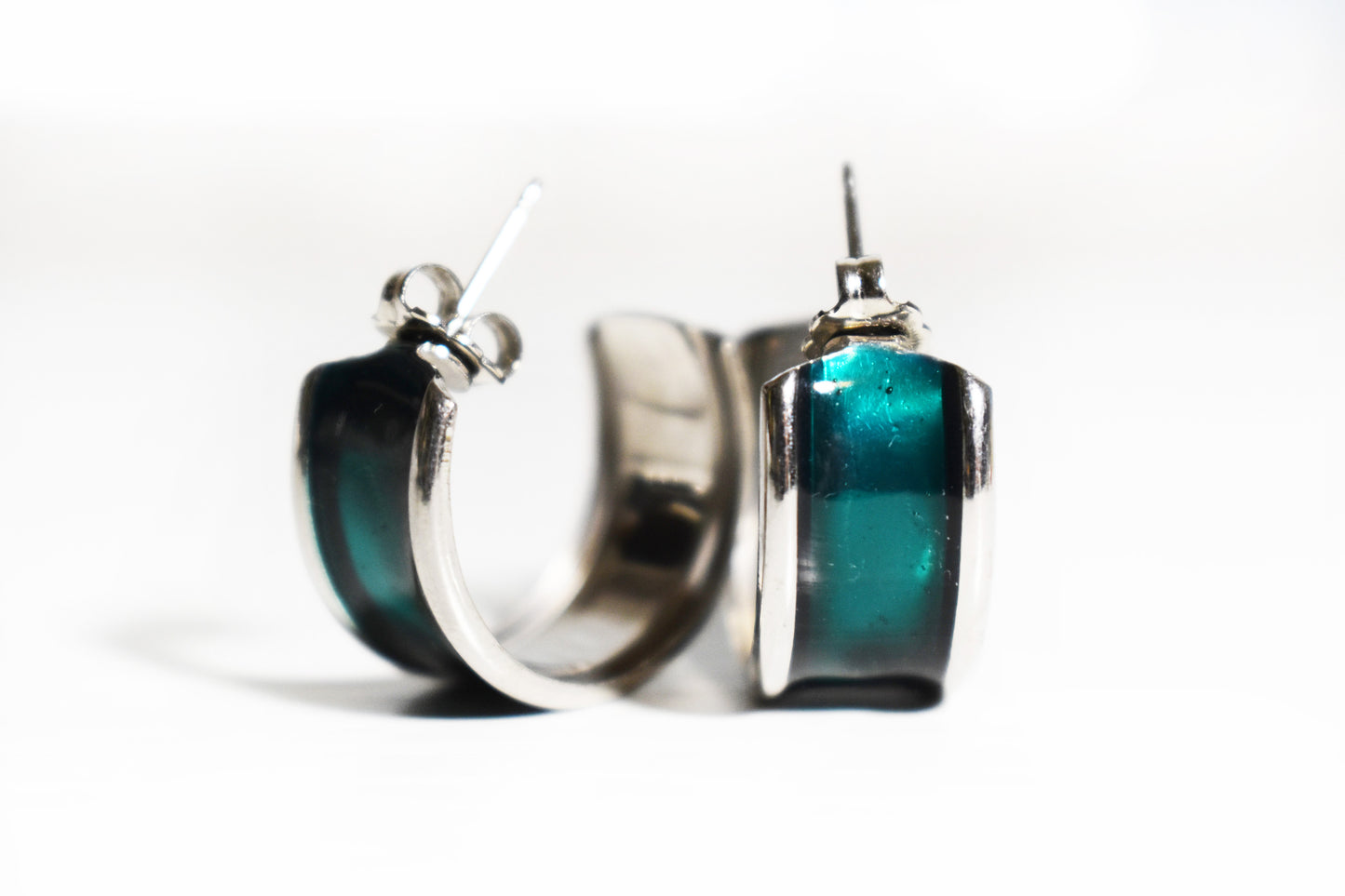 Vintage Simply Whispers Small Enamel Hoop Earring in Hunter Green Metallic