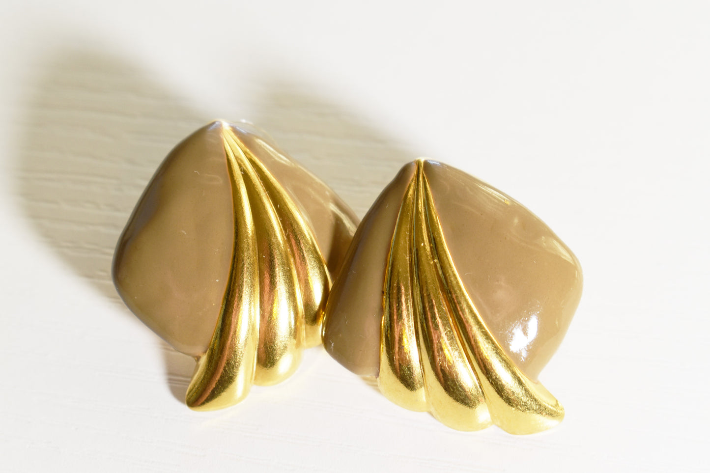 Vintage Simply Whispers Geometric Shell Shaped Enamel Earrings
