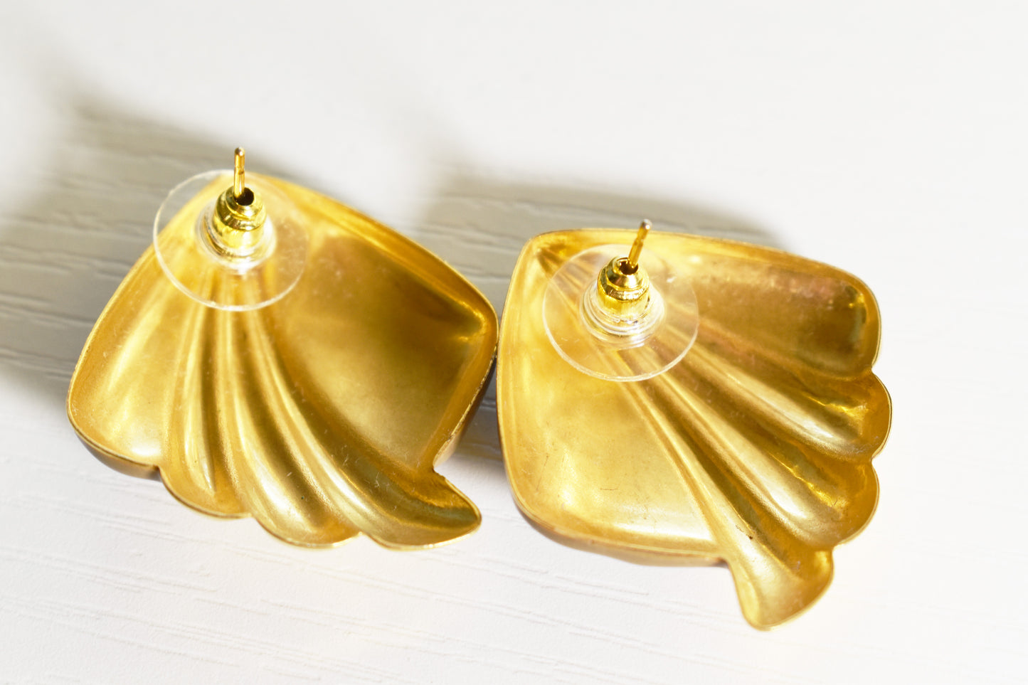 Vintage Simply Whispers Geometric Shell Shaped Enamel Earrings
