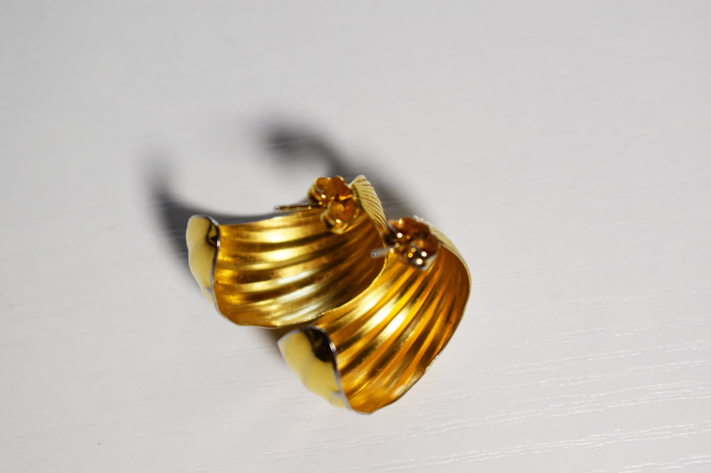 Vintage Ribbed Gold Tone Hoops